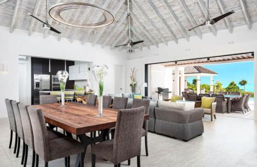 Long Bay Villa | Brise De Mer 6 BR Villa - Beachfront