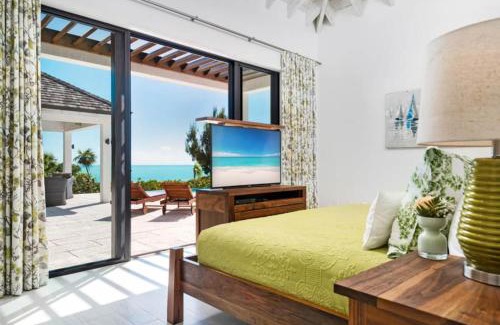 Long Bay Villa | Brise De Mer 6 BR Villa - Beachfront