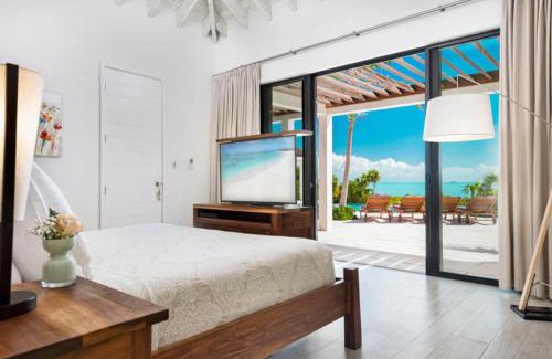 Long Bay Villa | Brise De Mer 6 BR Villa - Beachfront
