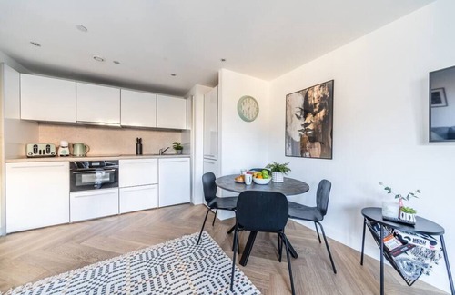 Bristol Floating Harbour Apartment | BRISTOL CITY CENTRE - 2 Bedroom Apartment - Marsh House