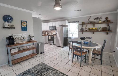 Blocker Cottage | Bristow Blue- Lakefront with boat ramp access, dog friendly!