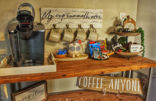 Blocker Cottage | Bristow Blue- Lakefront with boat ramp access, dog friendly!