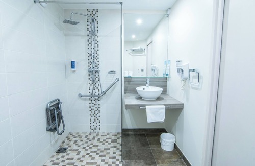 Foix Hotel | Brit Hotel Confort Foix