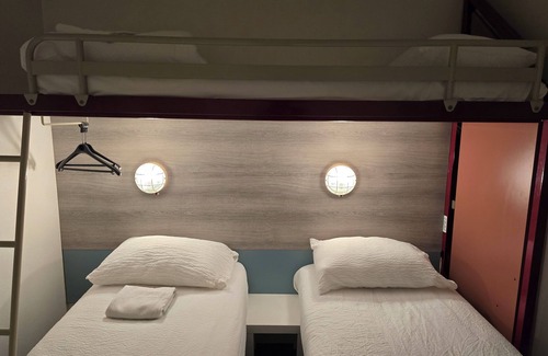 Jaunay-Clan Hotel | Brit Hotel Essentiel Poitiers – Gare du Futuroscope