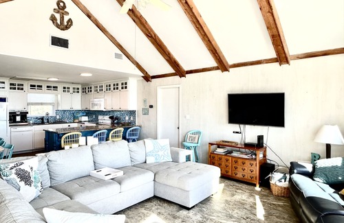 Surf Side Shores House | BRITTAIN'S BEACON - TREMENDOUS VIEWS - SLEEPS 18 - DOG FRIENDLY
