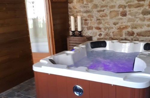 Lescouet-Gouarec Cottage | Brittany Holiday Cottage Gite with Hot Tub & Sauna