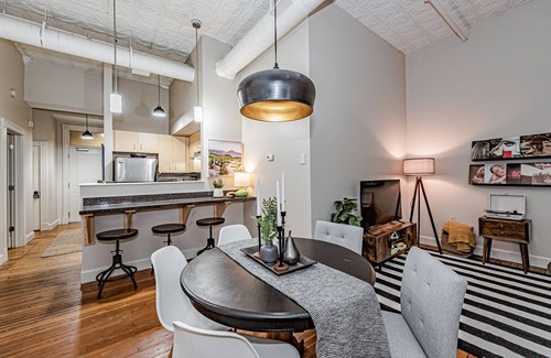 Monroe Ward Apartment | Broad Street Historic - Walk to restaurants/bars