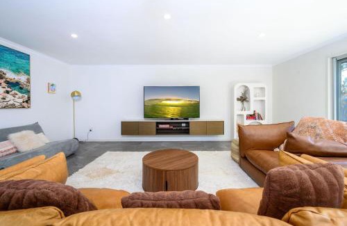 Broadbeach Waters House | Broadbeach Canal Front Getaway with Pool & Jetty