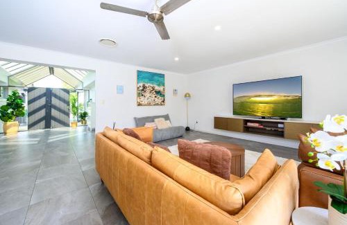 Broadbeach Waters House | Broadbeach Canal Front Getaway with Pool & Jetty