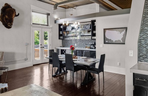 Siloam Springs Apartment | Broadway Luxe Loft