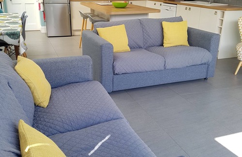 New Forest District House | Brockenhurst - OCT HALF TERM AVAILABILITY. 5 bed, 3 bathrooms, 2 sitting areas.