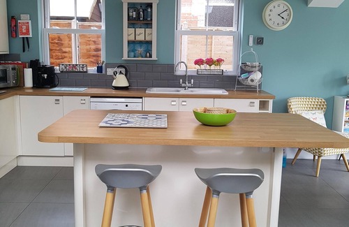 New Forest District House | Brockenhurst - OCT HALF TERM AVAILABILITY. 5 bed, 3 bathrooms, 2 sitting areas.