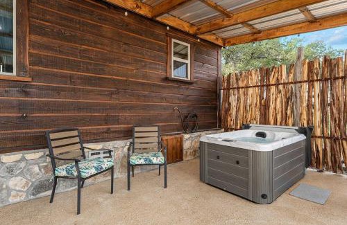 Fredericksburg House | Broken Arrow - Private Escape Hot Tub & Fire Pit