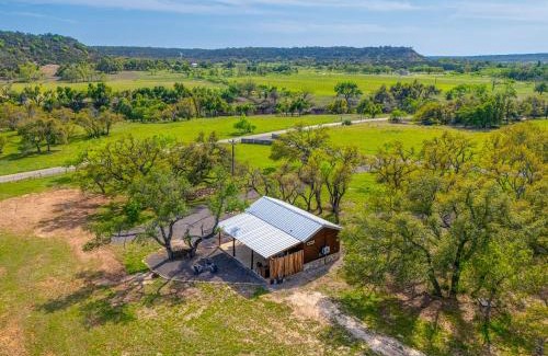 Fredericksburg House | Broken Arrow - Private Escape Hot Tub & Fire Pit