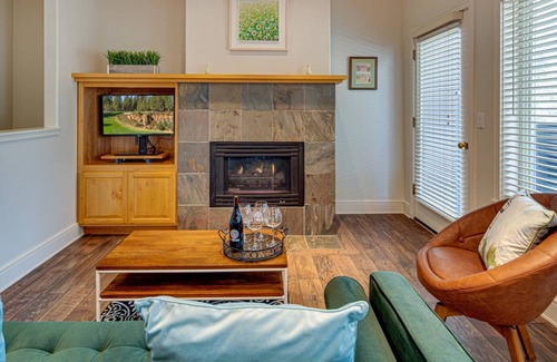 Broken Top Condo | Broken Top Home. 2 King Master Suites, Fireplace, Garage, Deck. 20 Min to Mt Bachelor. 1 Gig WiFi.