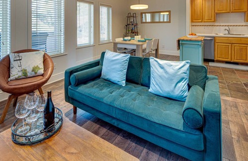 Broken Top Condo | Broken Top Home. 2 King Master Suites, Fireplace, Garage, Deck. 20 Min to Mt Bachelor. 1 Gig WiFi.