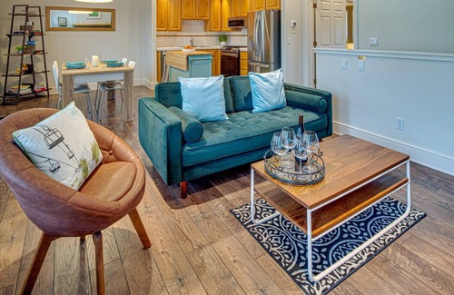 Broken Top Condo | Broken Top Home. 2 King Master Suites, Fireplace, Garage, Deck. 20 Min to Mt Bachelor. 1 Gig WiFi.