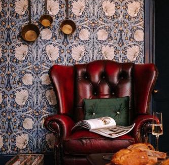 Scarborough House | Bronte's Rest - Detached Elegant Cottage in Historic Old Town with Garden