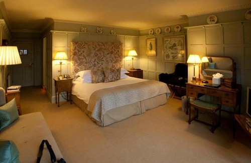 Hipperholme Hotel | Bronze Cove Hotel