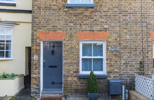 Temple Ewell House | Brook Cottage