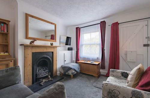 Temple Ewell House | Brook Cottage