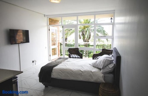 Summerstrand Apartment | Brookes Hill Private Suite