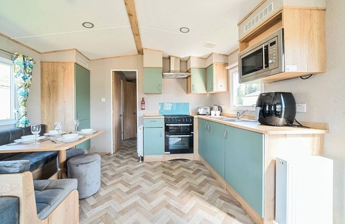 Great Houghton Cottage | BROOKSIDE BLISS - BILLING AQUADROME in Billing Aquadrome Holiday Park