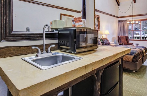 Gatlinburg Hotel | Brookside Lodge