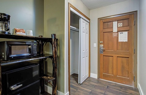 Gatlinburg Hotel | Brookside Lodge