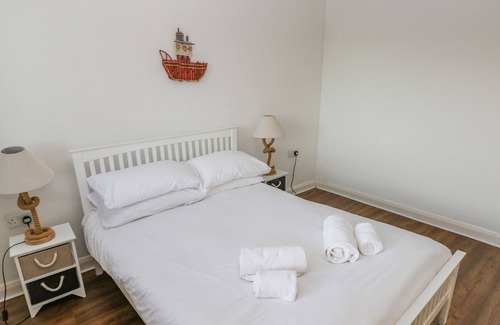 Mumbles Cottage | BROOKVALE ROAD, pet friendly, with a garden in The Mumbles