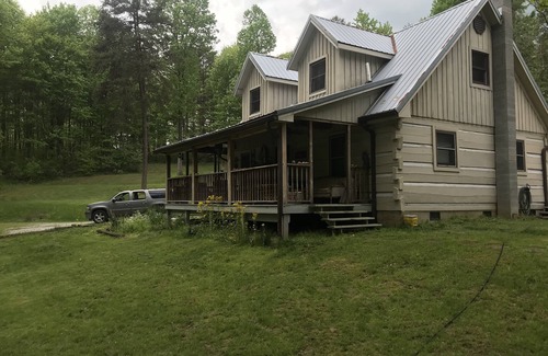 Helmsburg Cabin | Brown County Cabin on 16 Acres - Very Close to IU!
