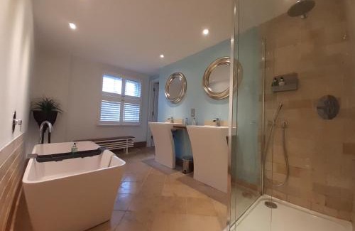 Dartmouth Hotel | Browns Hotel