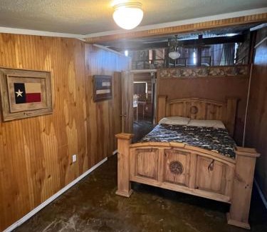 Minden House | Brownwood Cabin Yellow Rose Canyon