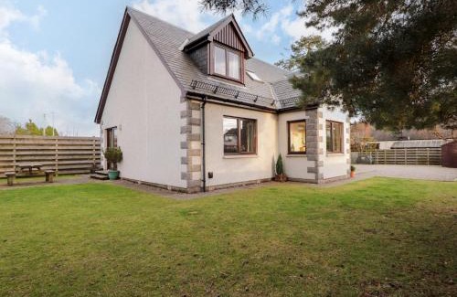 Grantown-on-Spey House | Bruach Gorm Cottage