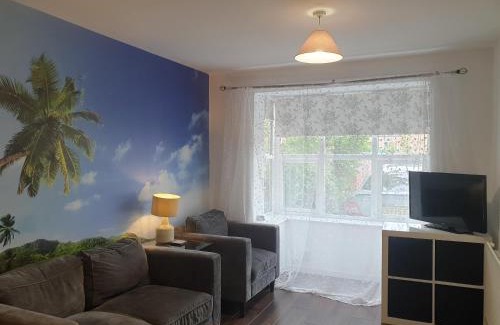 Birmingham House | BrumStay UK - 4 Bedrooms House with Garden, Parking and Fibre Broadband with speed upto 250mbps