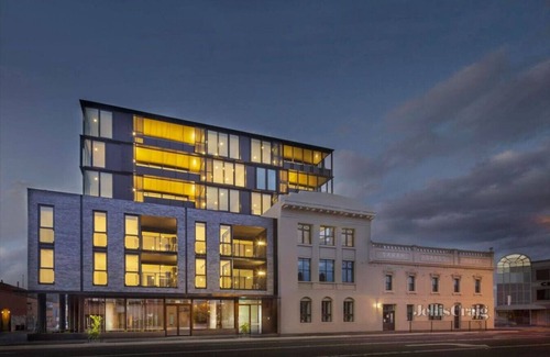 Brunswick Apartment | Brunswick's Best - Modern Oasis