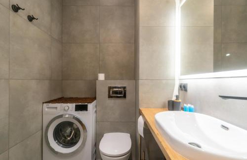 Katowice Apartment | Brynów Rzepakowa Harmony Apartment by BookingHost