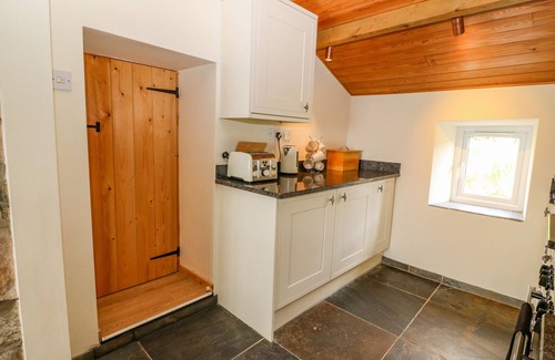 Caernarfon Cottage | BRYN DERWEN, family friendly, with open fire in Penygroes