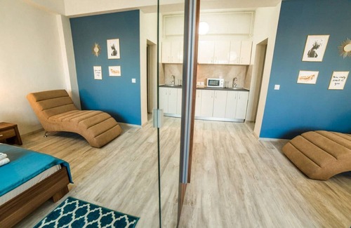 Bucharest City-Centre Apartment | Bucharest Wander - Victoria Studio with Balcony