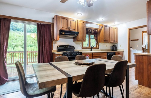 Middlebury Center House | Buck Hill Farm: Secluded Retreat