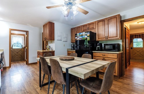 Middlebury Center House | Buck Hill Farm: Secluded Retreat