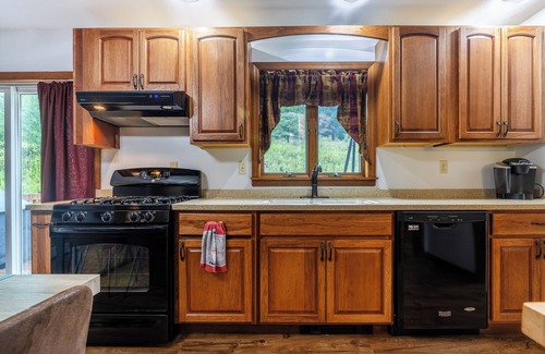 Middlebury Center House | Buck Hill Farm: Secluded Retreat