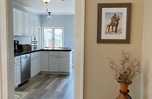 Cody House | Buckaroo- families and pets welcome!