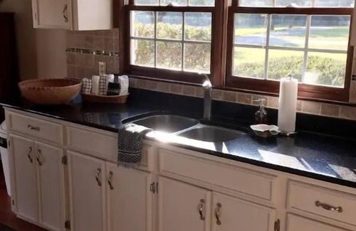 Thomasville House | BuckHaven Countryside Retreat with Fishing Pond