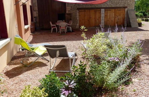 Vicq Cottage | Bucolic Charm: Renovated Farmhouse for Families