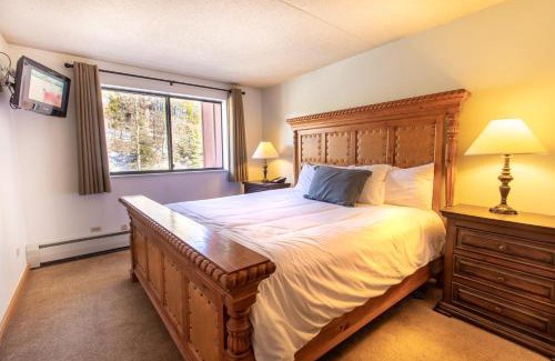 Peak 9 Apartment | Budget Condo at Beaver Run Resort - All Amenities - Ski In Ski Out