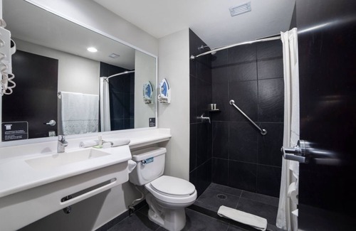 North Hotel Zone Hotel | Budget-Friendly Rooms with Pool Access Near Marina Vallarta - 2 Units