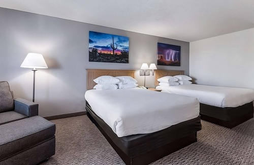 Palm Valley Hotel | Budget-Friendly Units Near Attractions! Free Breakfast, Wifi, Parking, and Pool