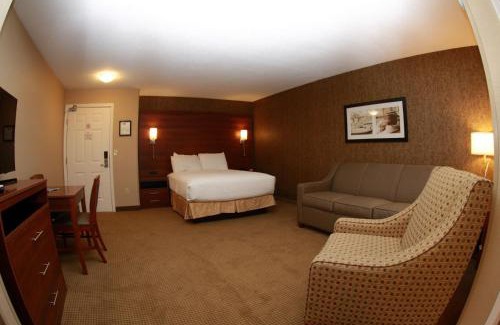 St Ignace Hotel | Budget Host Inn & Suites