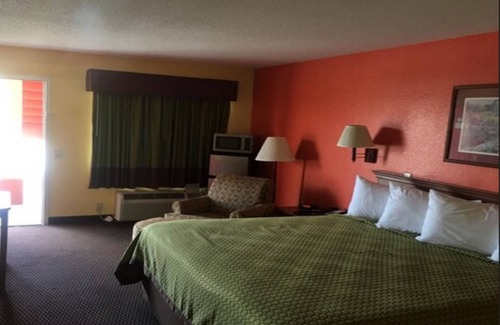 Hawkinsville Hotel | Budget inn & Suites